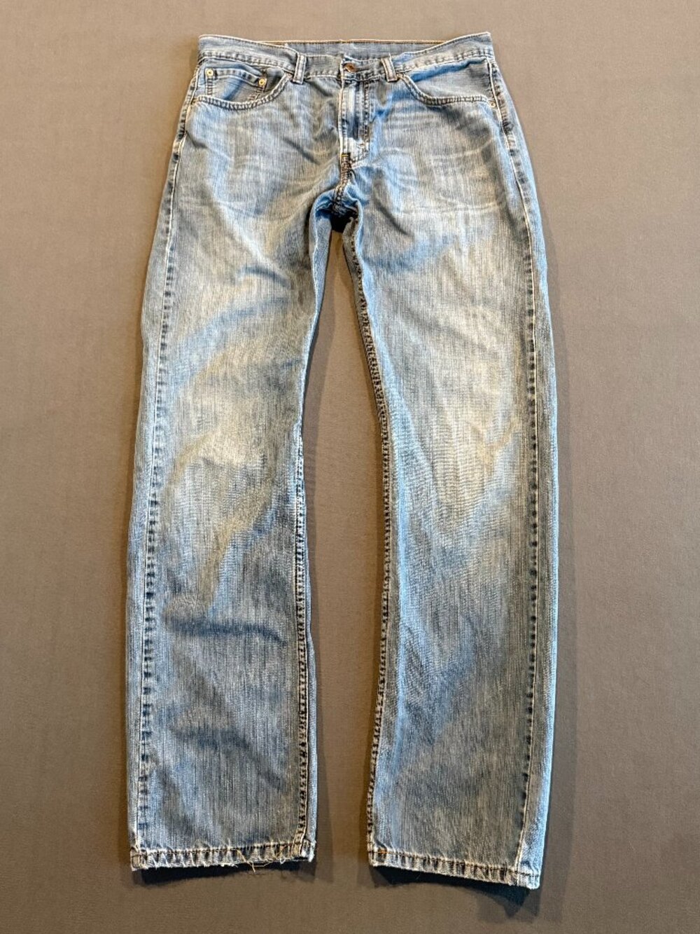 Levi’s 505 Men’s Jeans 33x34 Regular Fit Straight Leg Faded Distressed Denim